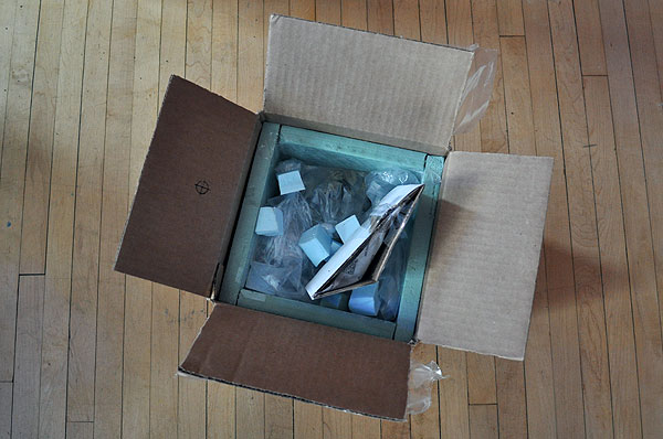 DSC_0214 - Woos Aquatics Box Opening up a box from Woos Aquatics.